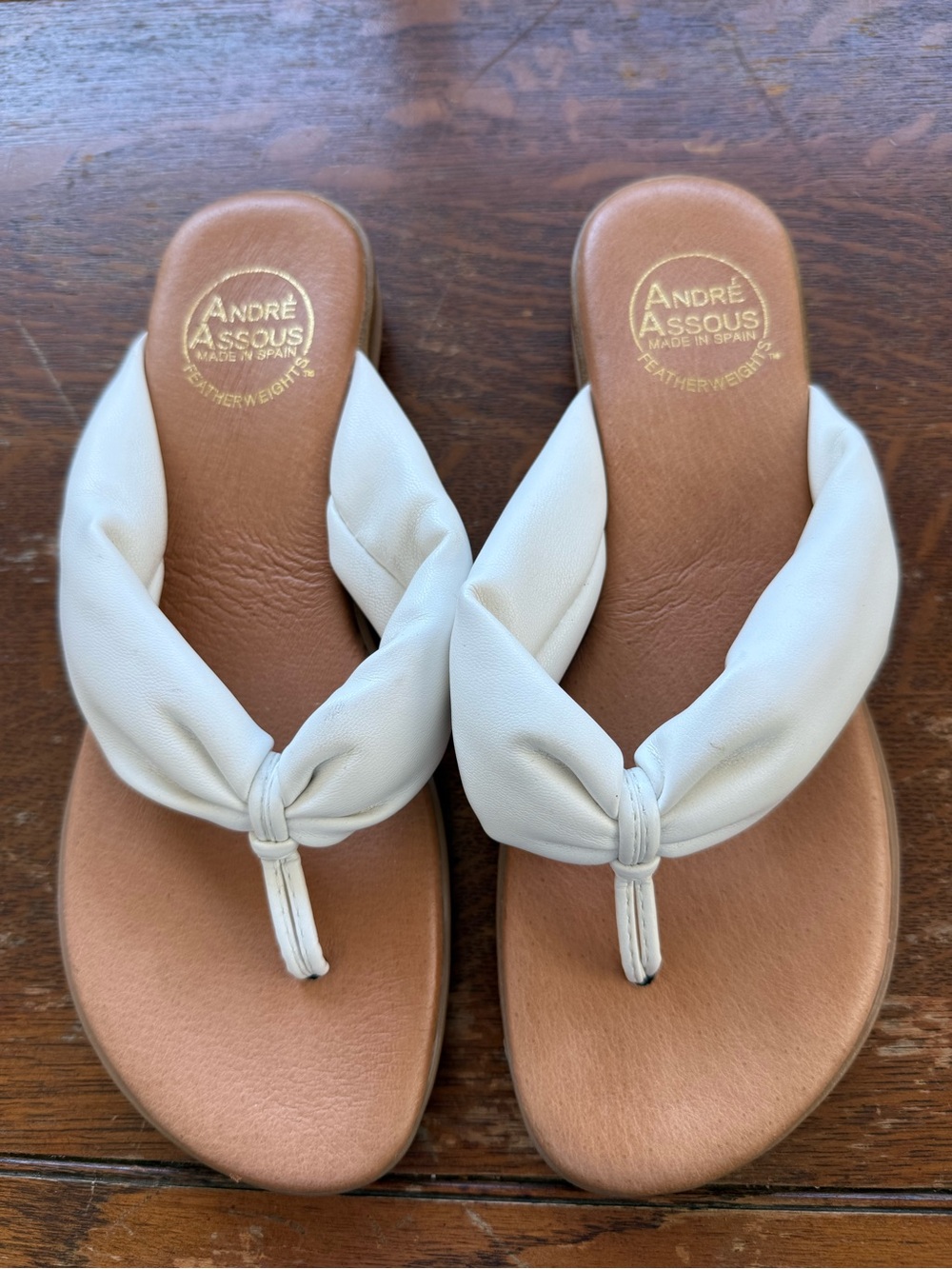 André Assous Featherweights White Leather Thong Sandals Women’s 7 Made in Spain